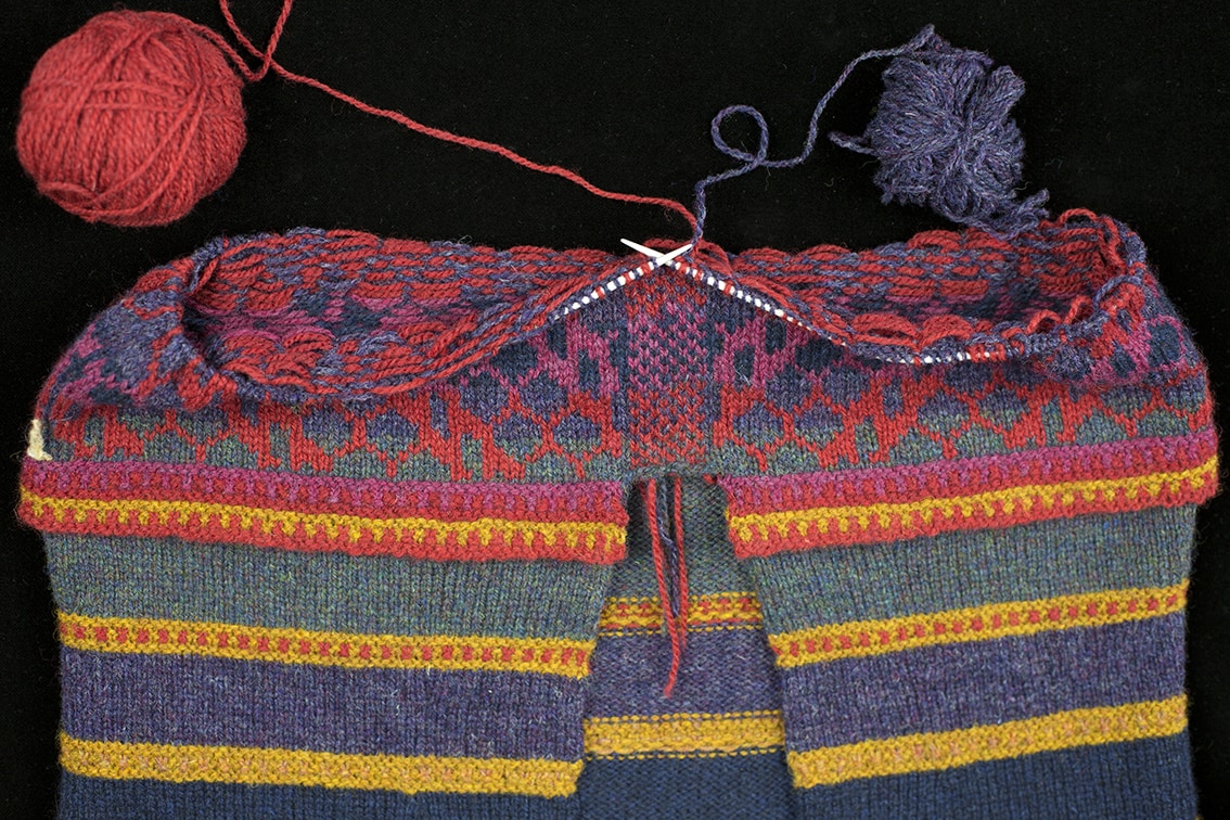 The Damselfly hand knitwear design by Alice Starmore from the book Glamourie The Damselfly hand knitwear design by Alice Starmore from the book Glamourie