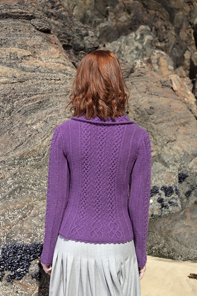 Eala Bhan hand knitwear design by Alice Starmore from the book Aran Knitting Eala Bhan hand knitwear design by Alice Starmore from the book Aran Knitting