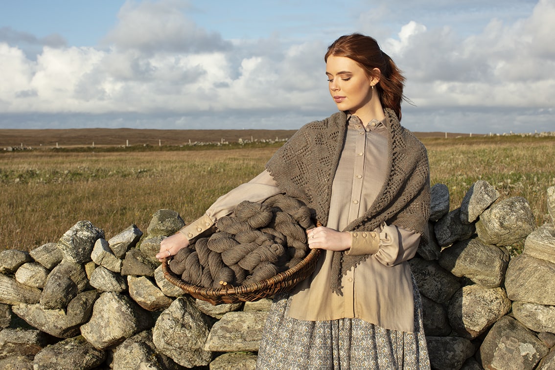 Sulaire Shawl hand knitwear design by Alice Starmore from Virtual Yarns Sulaire Shawl hand knitwear design by Alice Starmore from Virtual Yarns