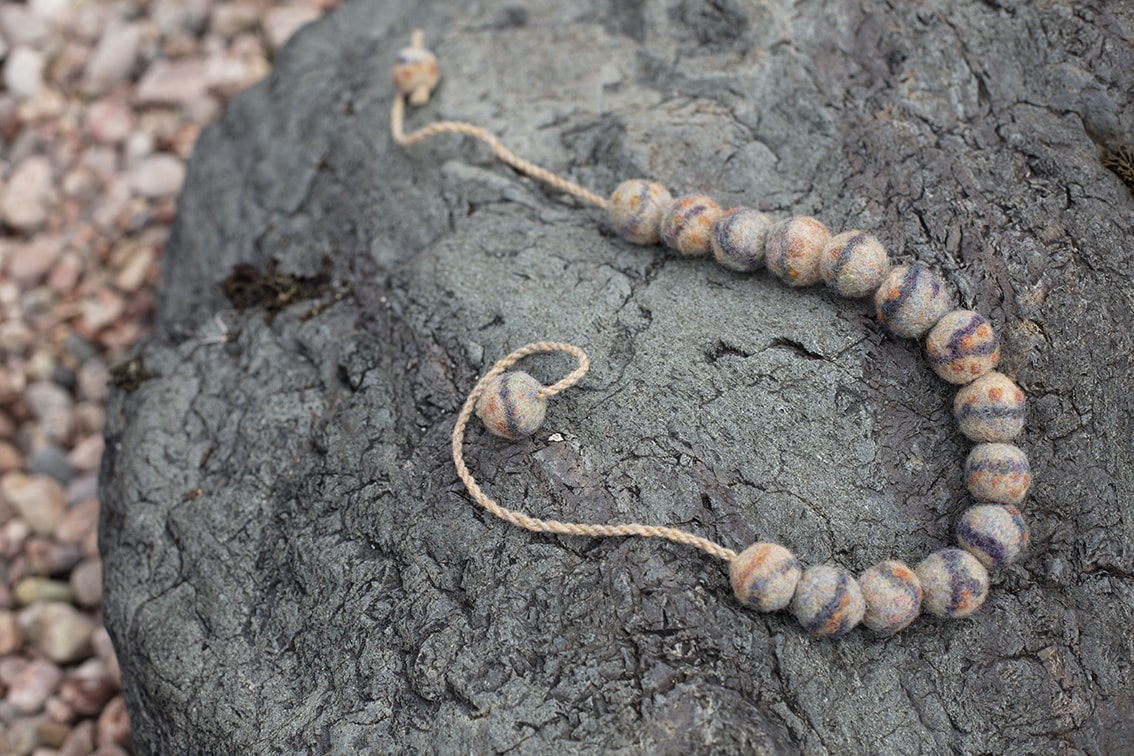 Knitted and felted necklace design by Alice Starmore for Virtual Yarns Knitted and felted necklace design by Alice Starmore for Virtual Yarns