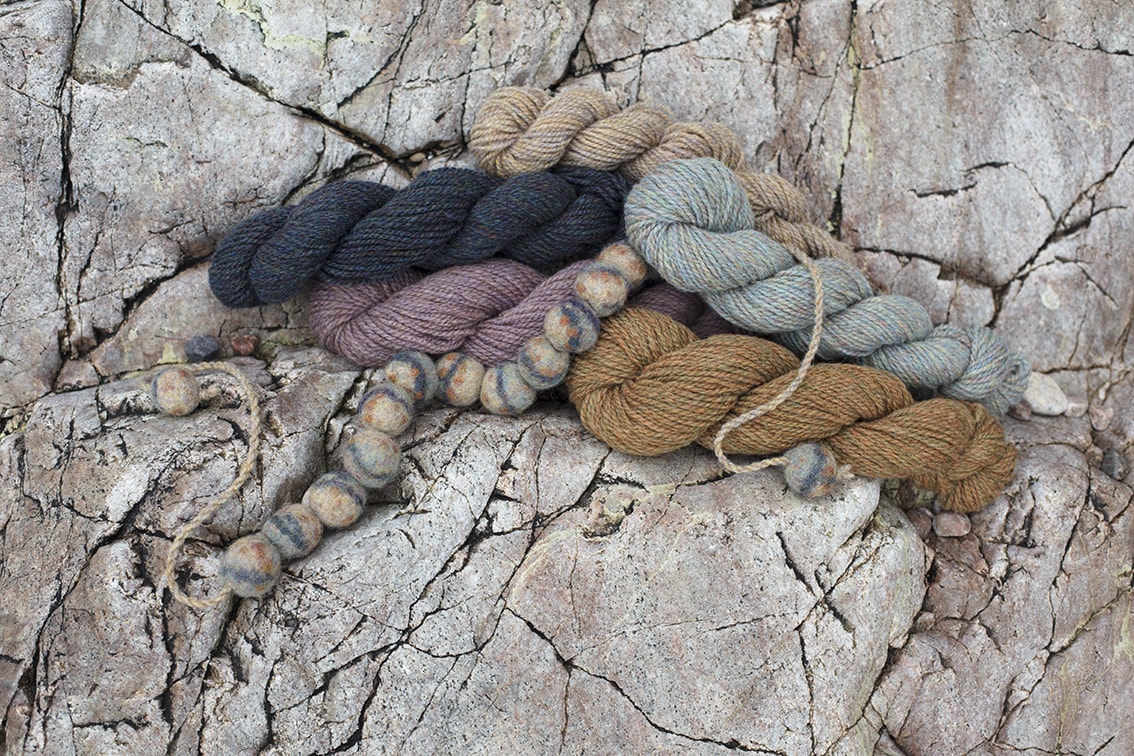 Knitted and felted necklace design by Alice Starmore for Virtual Yarns Knitted and felted necklace design by Alice Starmore for Virtual Yarns