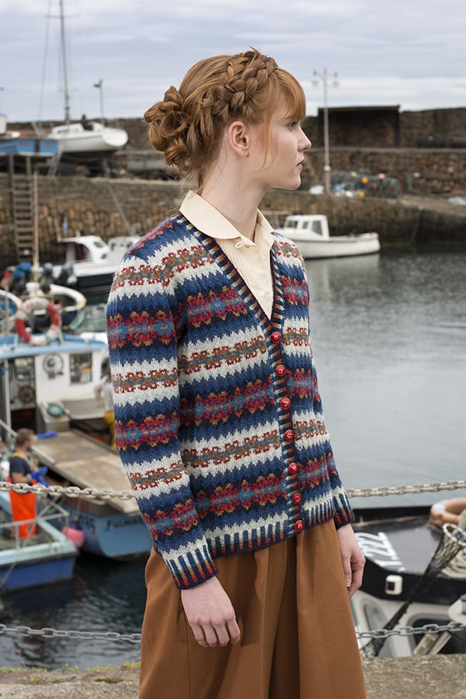 Wave hand knitwear design by Alice Starmore for Virtual Yarns